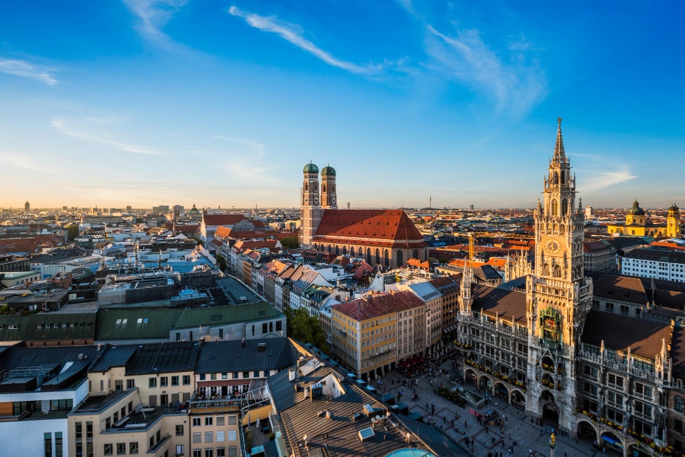 Blick über eine deutsche Großstadt als Symbol für Studienkolleg-Standorte in Deutschland