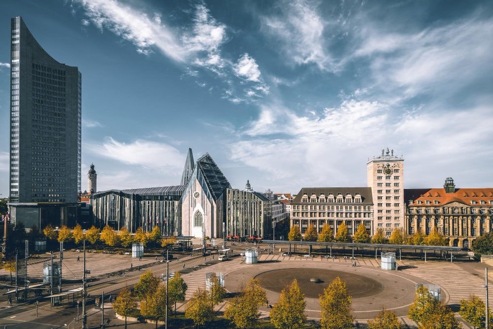 Augustusplatz mit Paulinum und City-Hochhaus der Universität Leipzig